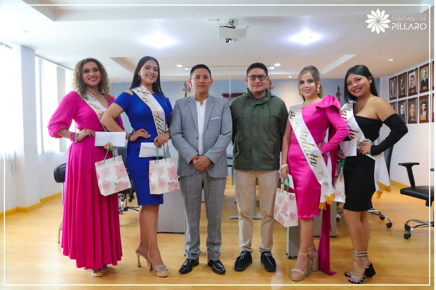 Visita al Alcalde por parte de las candidatas a reina de Píllaro