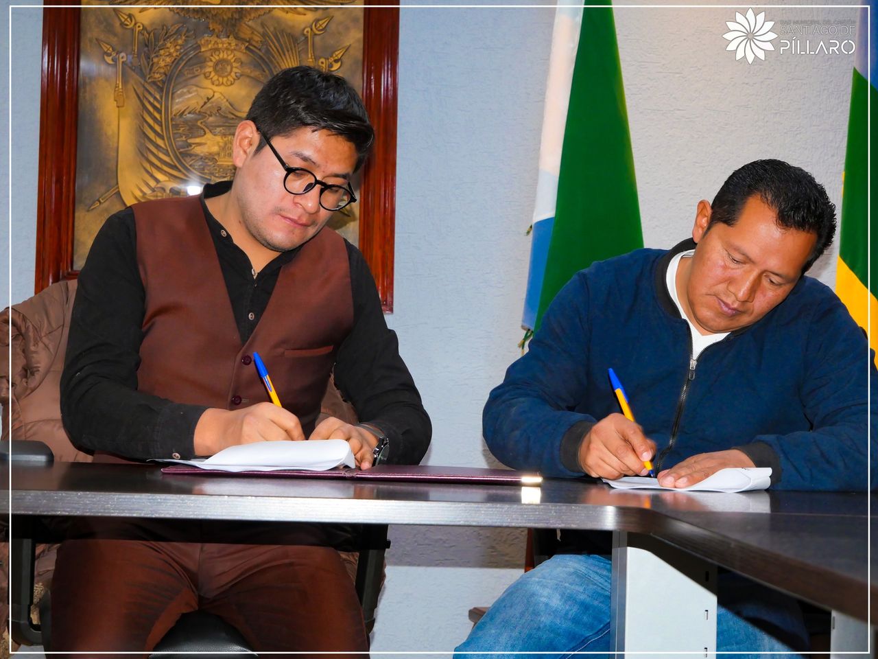firma del contrato para la ยซ๐๐จ๐ง๐ฌ๐ญ๐ซ๐ฎ๐๐๐ข๐จฬ๐ง ๐๐ ๐๐๐ญ๐๐ซ๐ขฬ๐๐ฌ ๐๐๐ง๐ข๐ญ๐๐ซ๐ข๐๐ฌ ๐๐ง ๐ฏ๐๐ซ๐ข๐จ๐ฌ ๐ฌ๐๐๐ญ๐จ๐ซ๐๐ฌ ๐๐๐ฅ ๐๐๐ง๐ญ๐จฬ๐งยป