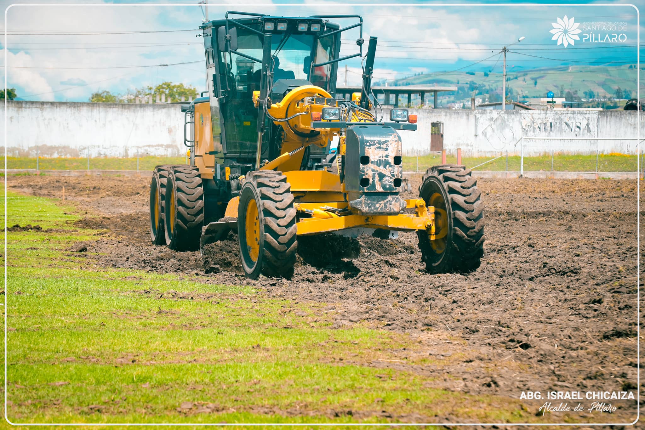 La Municipalidad de Santiago de Píllaro está trabajando en el mantenimiento del Estadio Santiago de Píllaro.